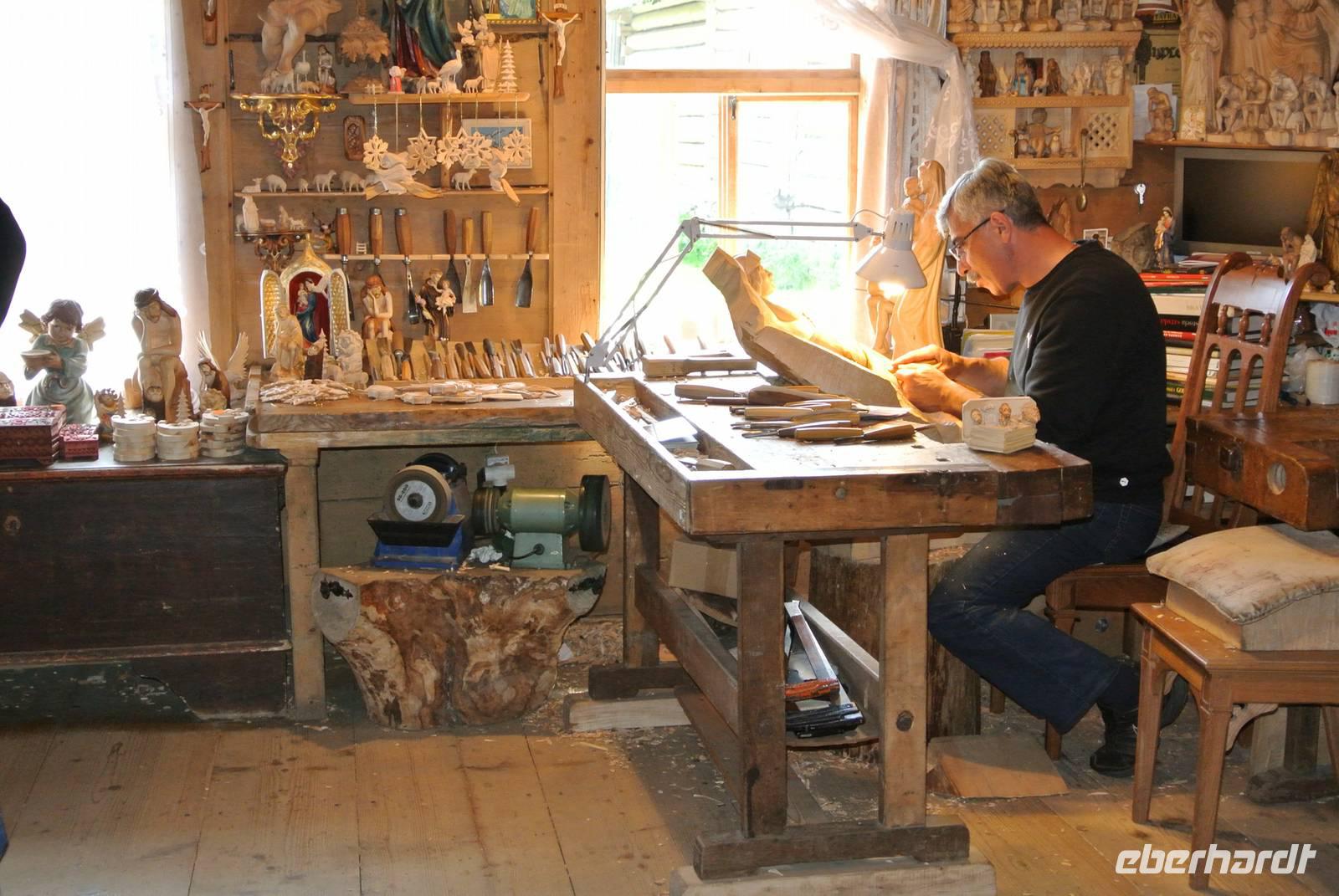 Holzschnitzer in Chocholow