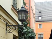 Häuser und Laternen