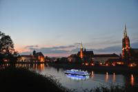 Dominsel und die Oder bei Nacht