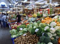 Gemüsehändler in der Markthalle Breslau