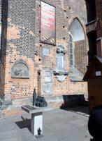 Relief an der Elisabethkirche, der Sturm von 1529- Sturz des Turmes