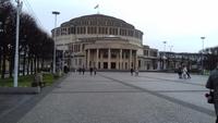 Vor der Jahrhunderthalle
