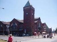Vor der Markthalle in Breslau