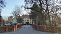 Vorderansicht vom Schloß mit Schloßbrücke