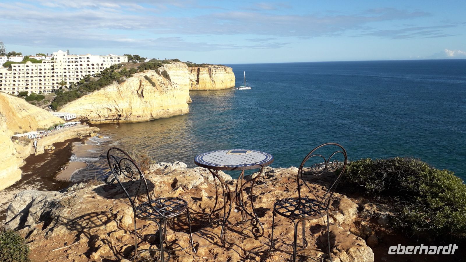 Der Blick von unserem Hotel auf die Küste