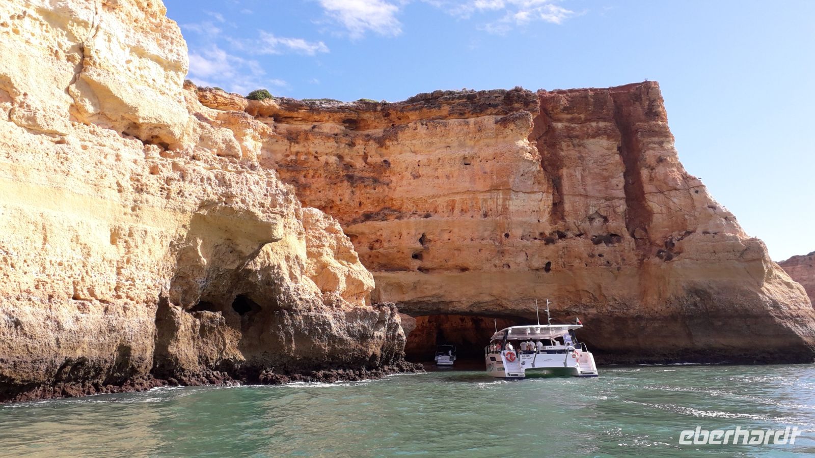 Felsenküste vom Meer aus