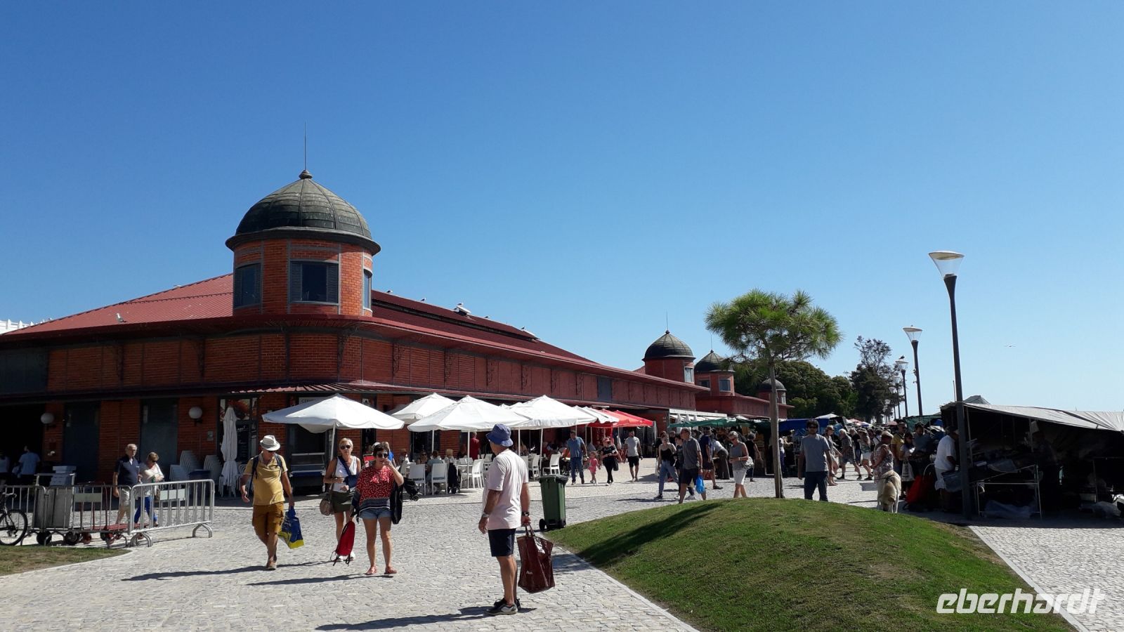 Die Markthalle in Olhao