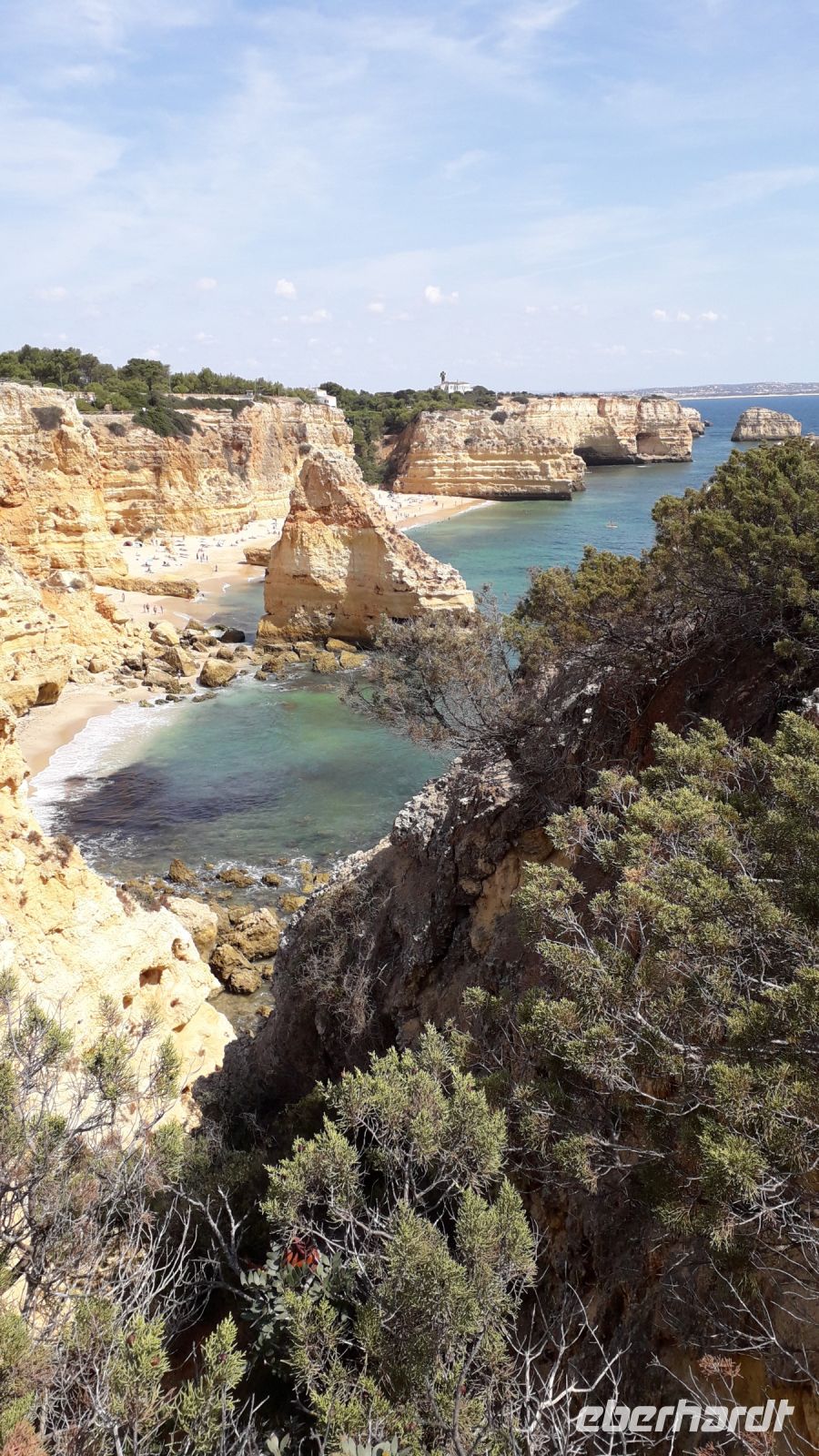 Der Strand Marinha von oben