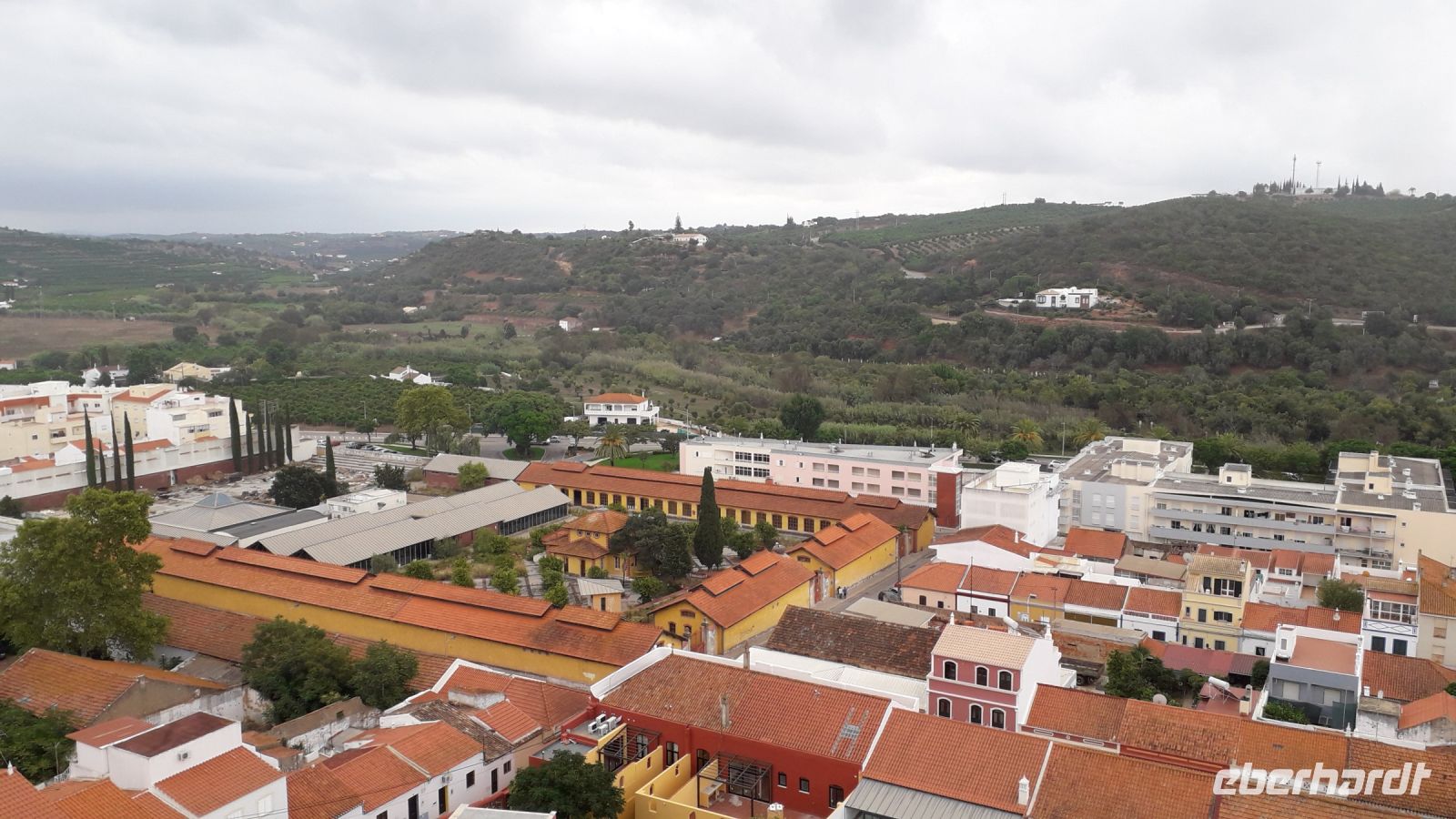 Der Blick auf die Korkfarbik von der Festung aus