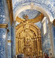 reich verziertes Inneres der Kirche des Hl.Laurencius