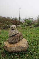 Steintürmchen auf dem Aussichtspunkt Feuer