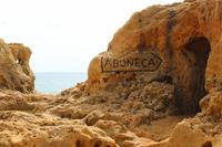 Felsen in Carvoeiro - Eingang in den Tunnel 