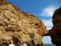 Bootsfahrt entlang der Felsenformarionen in Lagos