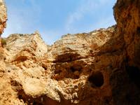 Bootsfahrt entlang der Felsenformarionen in Lagos