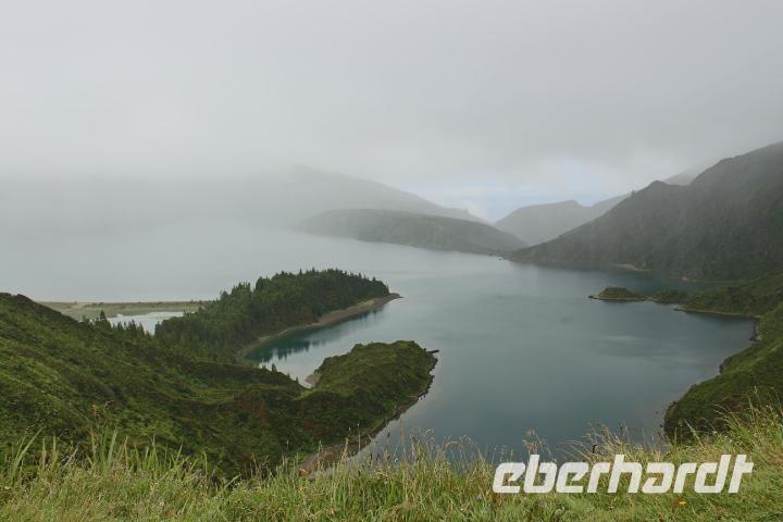 Blick auf den Feuersee (Lagoa do Fogo)