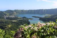 Blick auf den Lagoa Verde und den Lagoa Azul