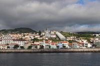 Blick auf Horta von der Fähre