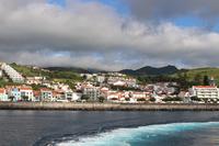 Blick auf Horta von der Fähre