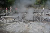 Erdlöcher in Lagoa das Furnas