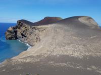 Der Vulcão dos Capelinhos Vulkan auf der Insel Faial mit Leuchtturm (3)