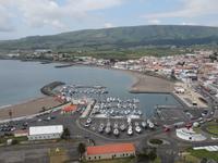 Blick auf den längsten Sandstrand der Azoren bei Praia da Vitoria