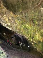 Einstieg in den Vulkanhöhle Algar do Carvaro