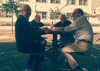 Die Einheimischen beim Plausch