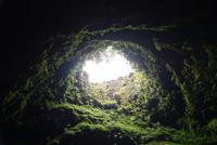 So sieht es aus, wenn man durch einen Vulkankrater nach oben schaut