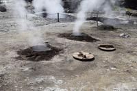 überall dampft es aus der Erde