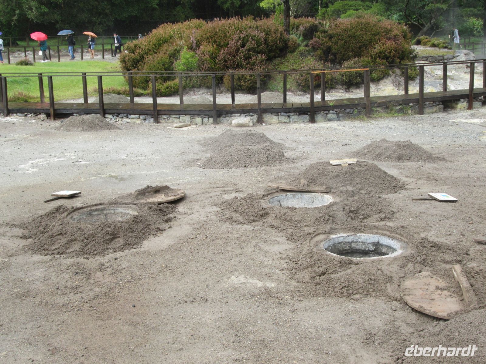 Erdlöcher für den Cozido