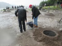 Cozido da Furnas ist fertig gegart-Entnahme