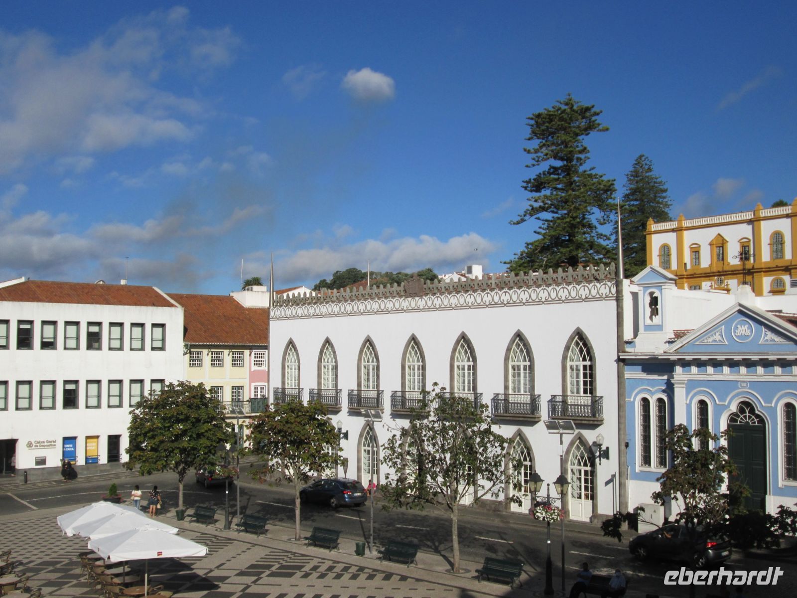 Angra do Heroismo: Blick vom Rathaus auf den Großen Platz
