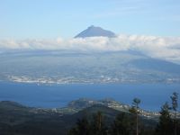 Insel Pico mit gleichnamigem Berg von Faial aus