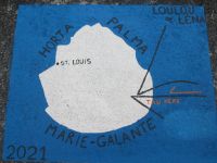 Horta: Kunstwerke der Weltumsegler an der Kaimauer