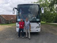 2 Reiseleiter und ein Busfahrer