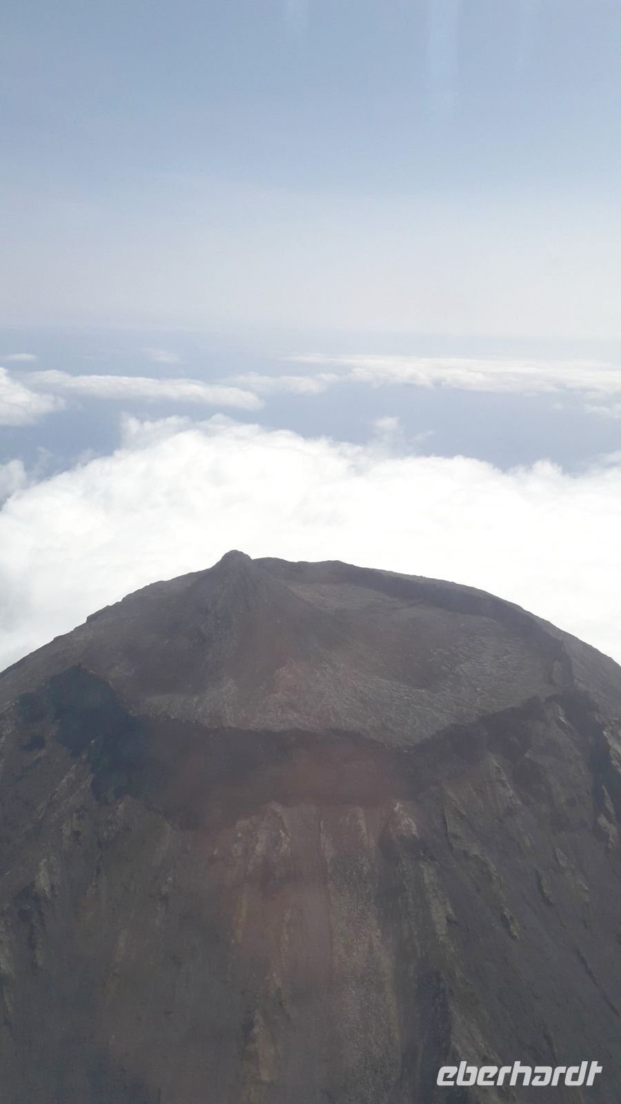 Der Blick in den höchsten Berg Portugals aus dem Flieger