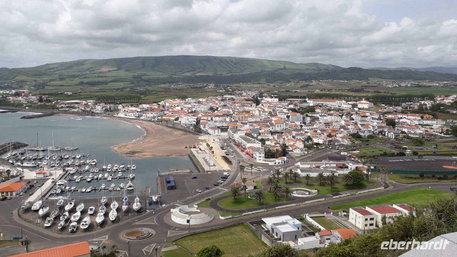 Der Blick auf Praia da Vitoria