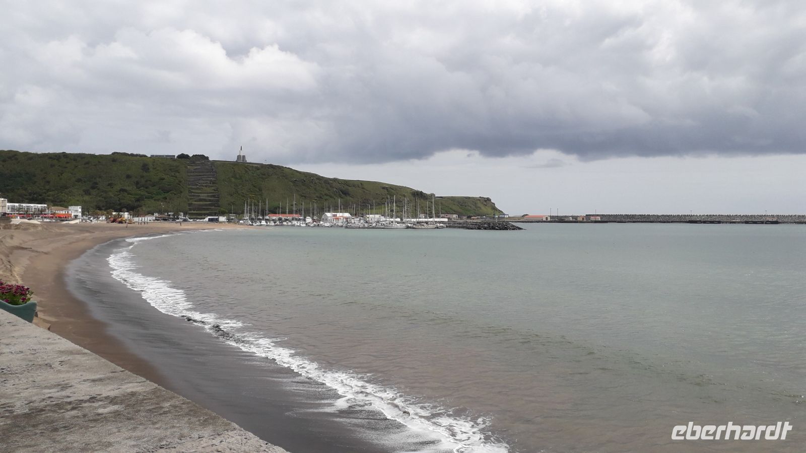 Der Strand von Praia da Vitoria