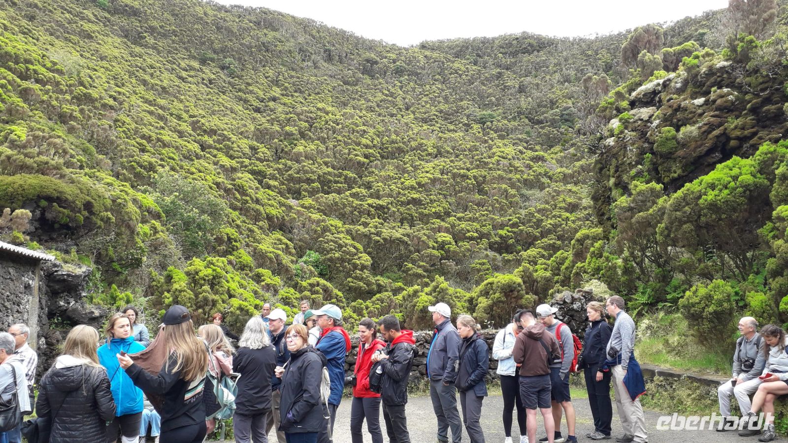 Vor dem Eingang zum Vulkanschlot