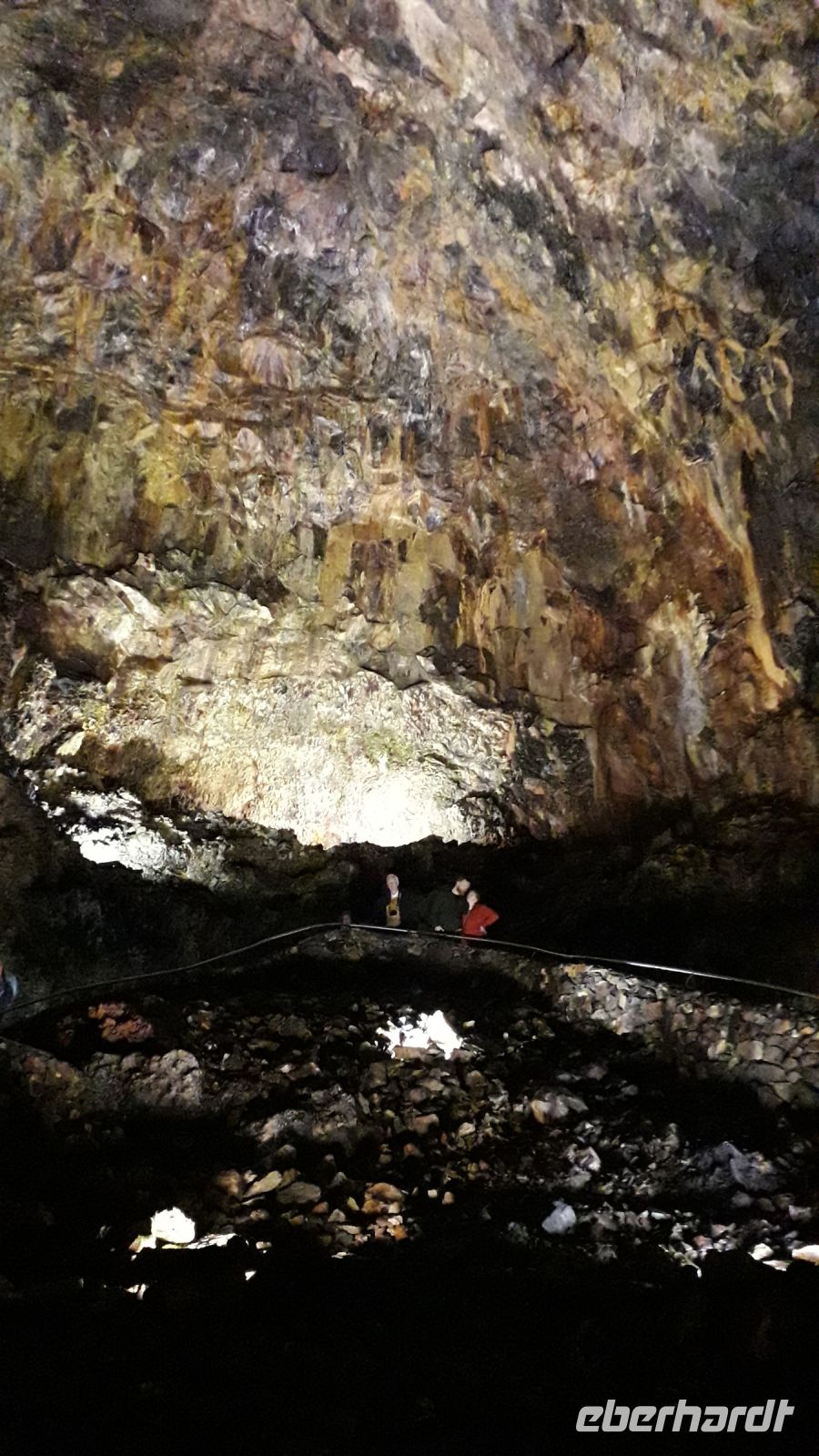 Im Inneren des erloschenen Vulkans Algar do Carvao