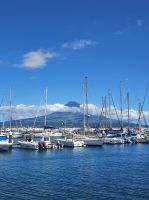 Blick auf den Pico vom Segelhafen von Horta auf Faial, Portugal