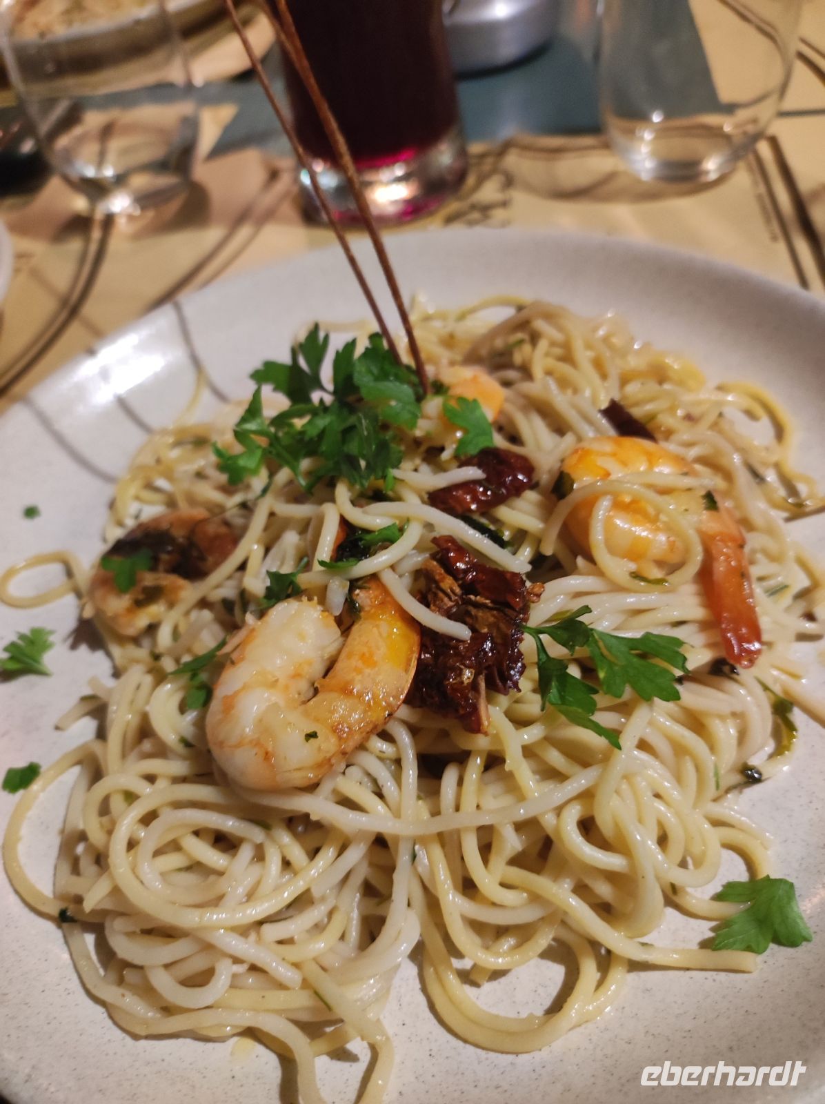 Spaghetti mit Meeresfrüchten in einem Restaurant in Angra do Heroismo, Portgual