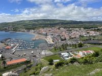 Inselrundfahrt Terceira - Mittagspause im Hafenort Praia da Vitoria