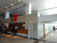 ... Hotellobby mit portugisischer Flagge