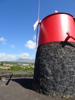 Pico, Madalena, Windmühle im Weinanbaugebiet...