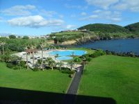 ... Blick auf Hotelpool und Atlantikküste...