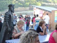 ... unter dem grießgrämigen Blick von Vasco da Gama...