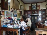 Terceira, Angra, Rua Direita, Büro mit Inhaberinnen...