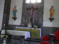 ... und Altar im Inneren...
