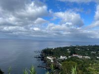 Blick auf Caloura vom Miradouro do Pisao, São Miguel, Azoren, Portugal